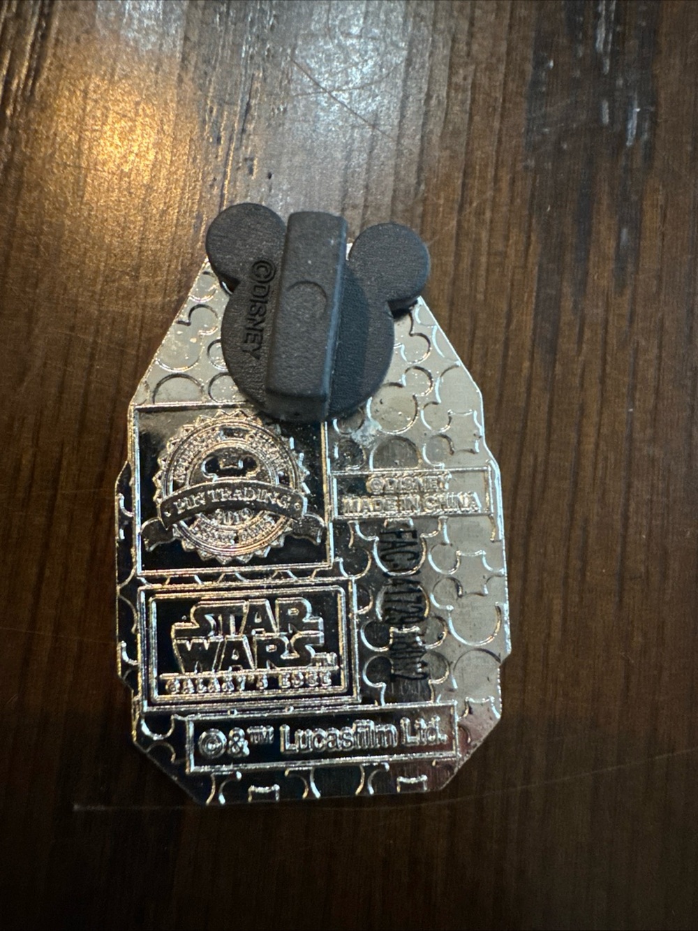 Disney Trading Pin R2D2 Industrial Automation Astromech Droid Star Wars - Picture 2 of 2